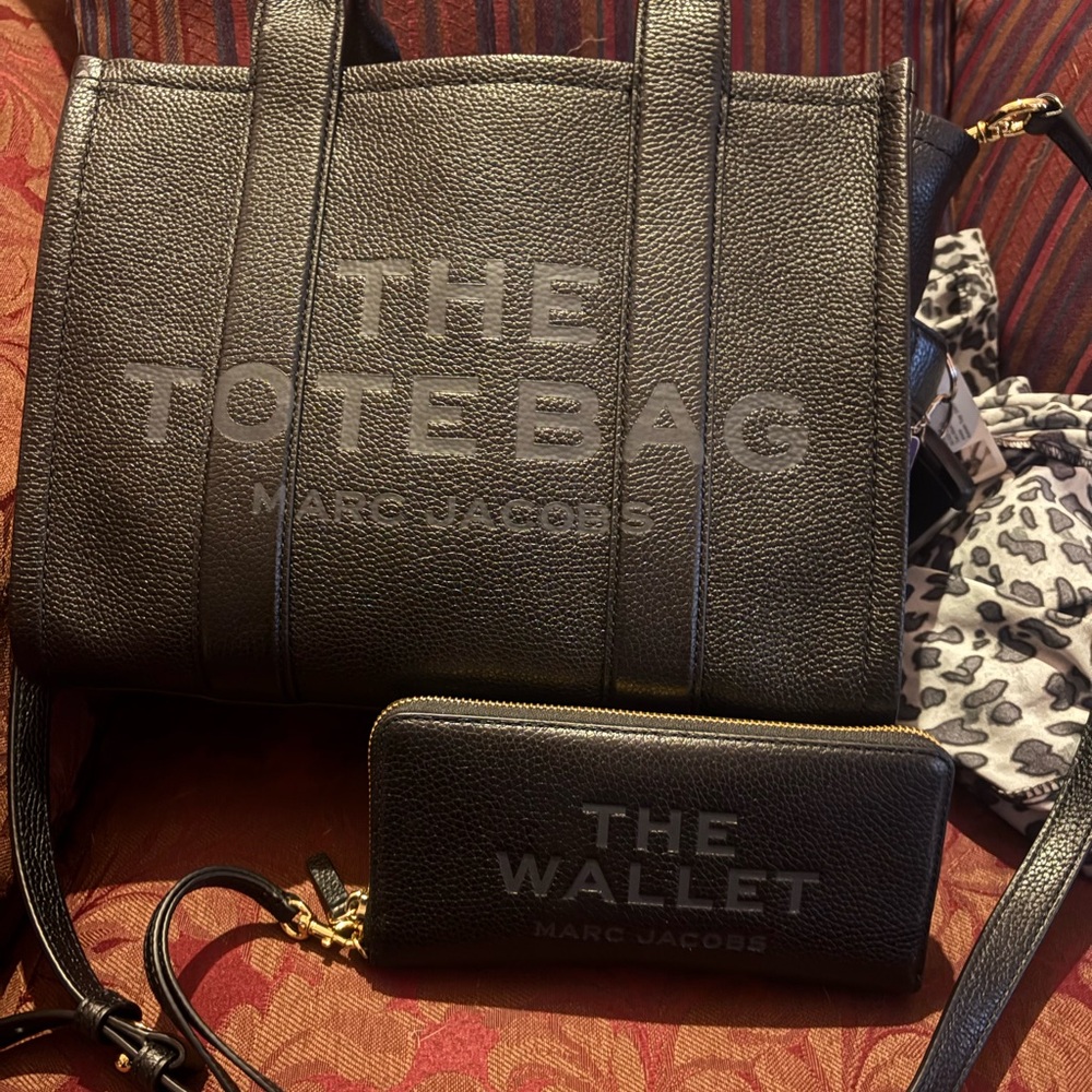 Marc Jacobs Black Medium Tote Bag and Wallet Set
